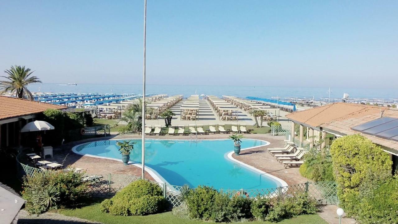 Soleado Beach House П'єтразанта Екстер'єр фото